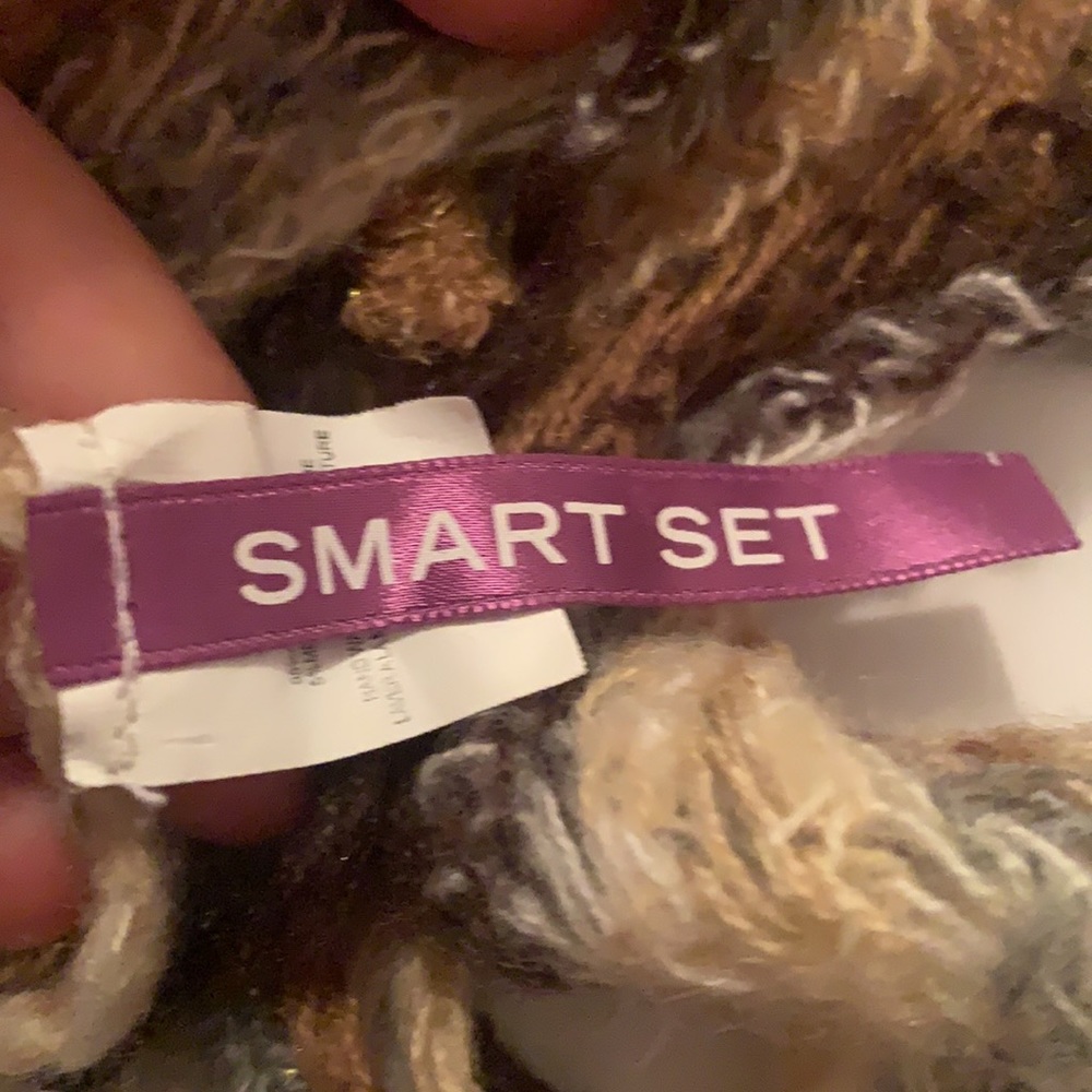Smart set scarf - Picture 5 of 5